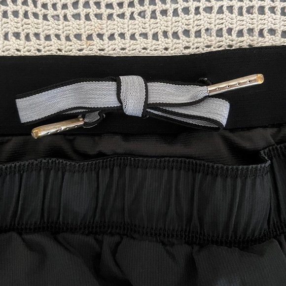 Lululemon shorts Black size 4 rare - Picture 4 of 5